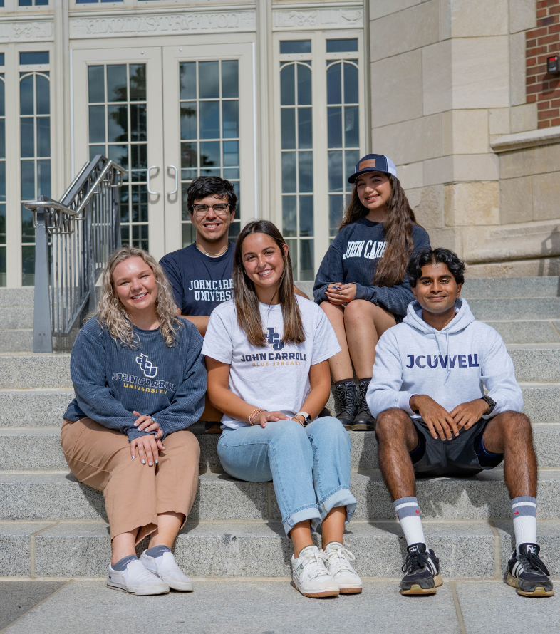 jcu students on st ignatius hall steps